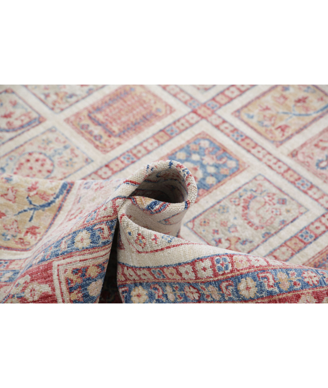 Hand Knotted Bakhtiari Wool Rug - 5'6'' x 7'10'' 5'6'' x 7'10'' (165 X 235) / Multi / Red