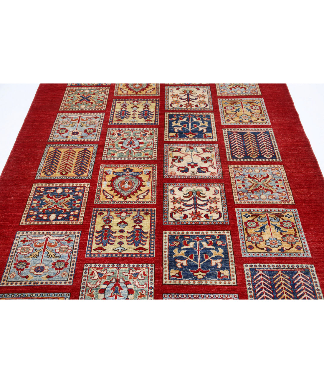 Hand Knotted Bakhtiari Wool Rug - 5'9'' x 8'0'' 5'9'' x 8'0'' (173 X 240) / Red / Red