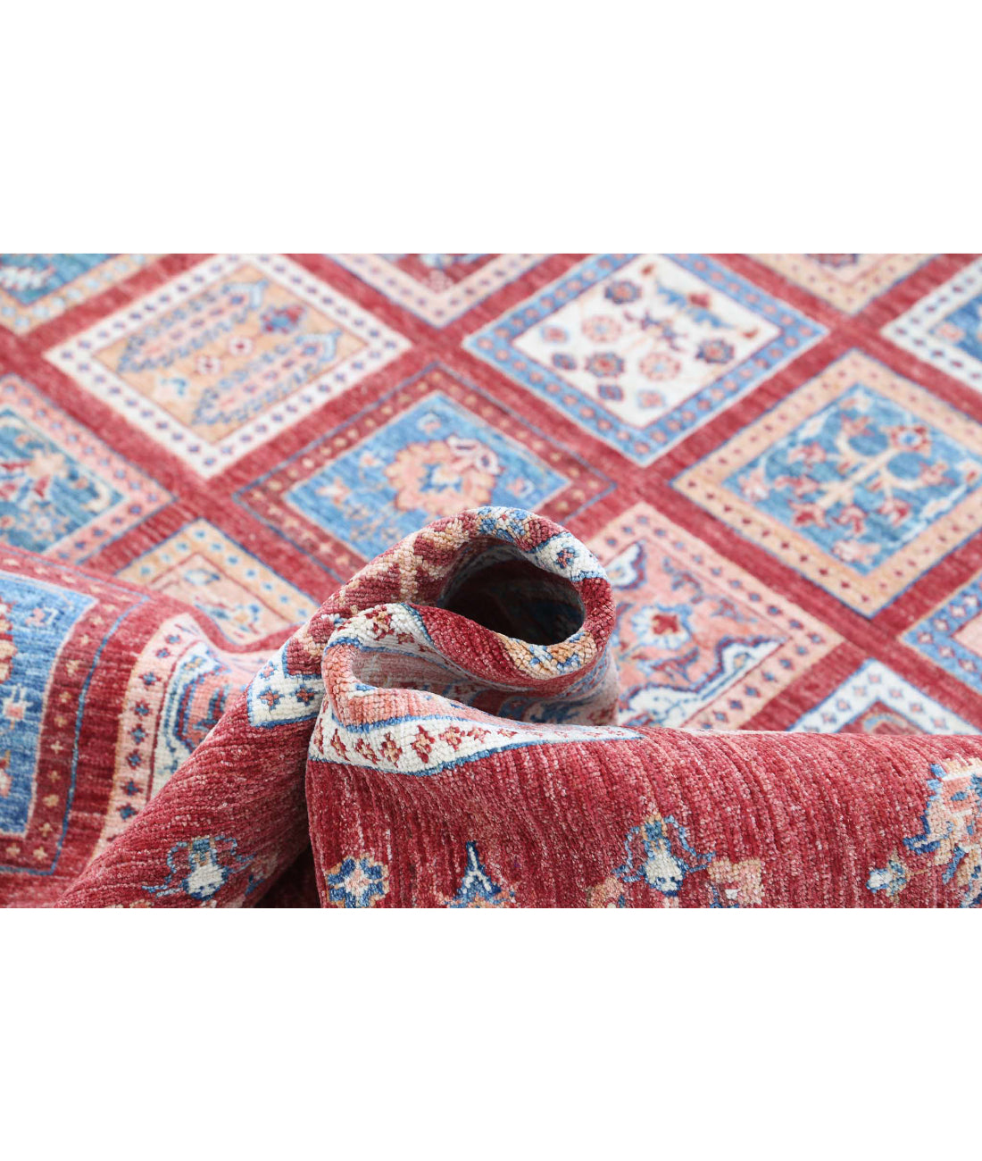 Hand Knotted Bakhtiari Wool Rug - 5'6'' x 7'6'' 5'6'' x 7'6'' (165 X 225) / Red / Red