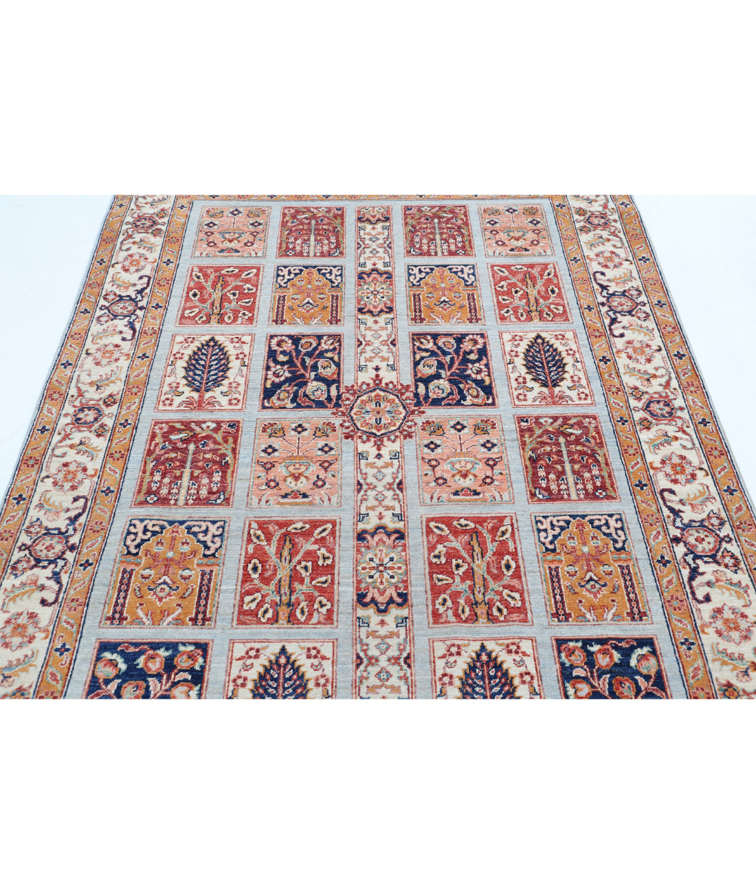 Hand Knotted Bakhtiari Wool Rug - 4'9'' x 6'5'' 4'9'' x 6'5'' (143 X 193) / Multi / Ivory