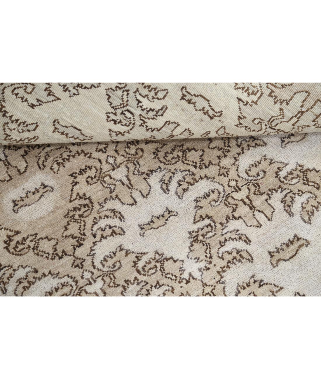 Hand Knotted Artemix Wool Rug - 4'4'' x 5'4'' 4' 4" X 5' 4" (132 X 163) / Ivory / Taupe
