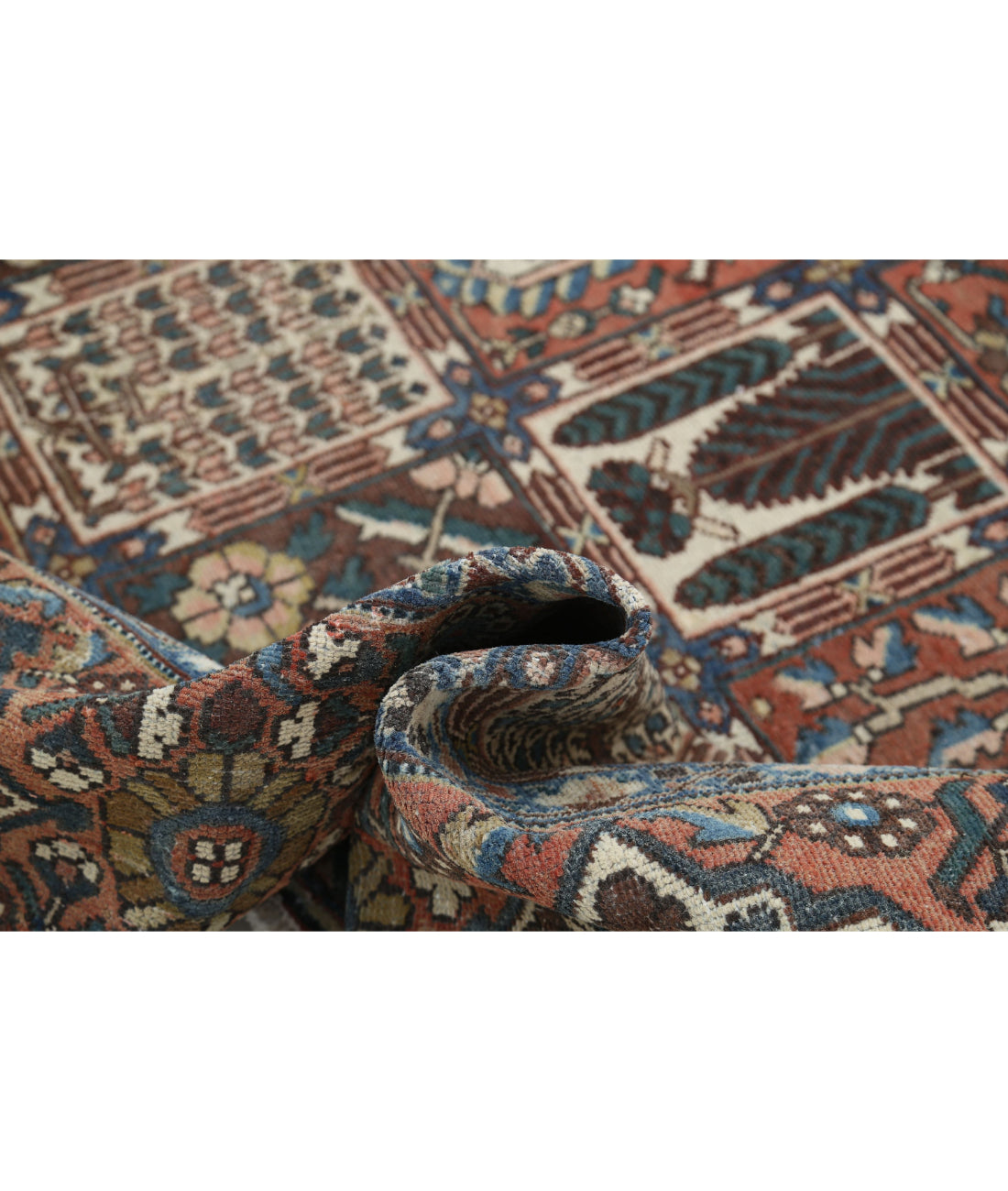 Hand Knotted Vintage Persian Bakhtiari Wool Rug - 10'7'' x 13'1'' 10'7'' x 13'1'' (318 X 393) / Multi / Rust