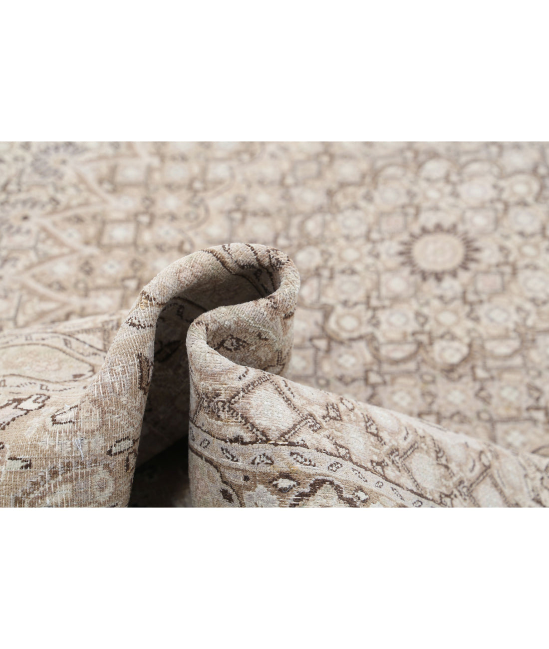 Hand Knotted Vintage Persian Bijar Wool Rug - 7'9'' x 9'7'' 7'9'' x 9'7'' (233 X 288) / Taupe / Brown