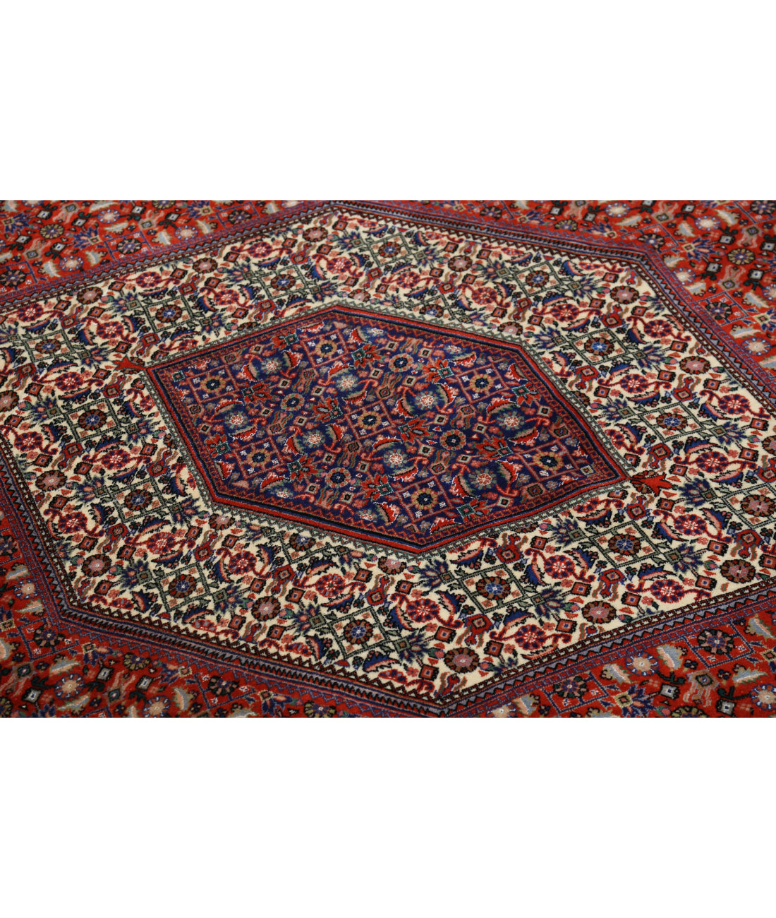 Hand Knotted Persian Bijar Wool Rug - 6'7'' x 9'11'' 6'7'' x 9'11'' (198 X 298) / Red / Ivory