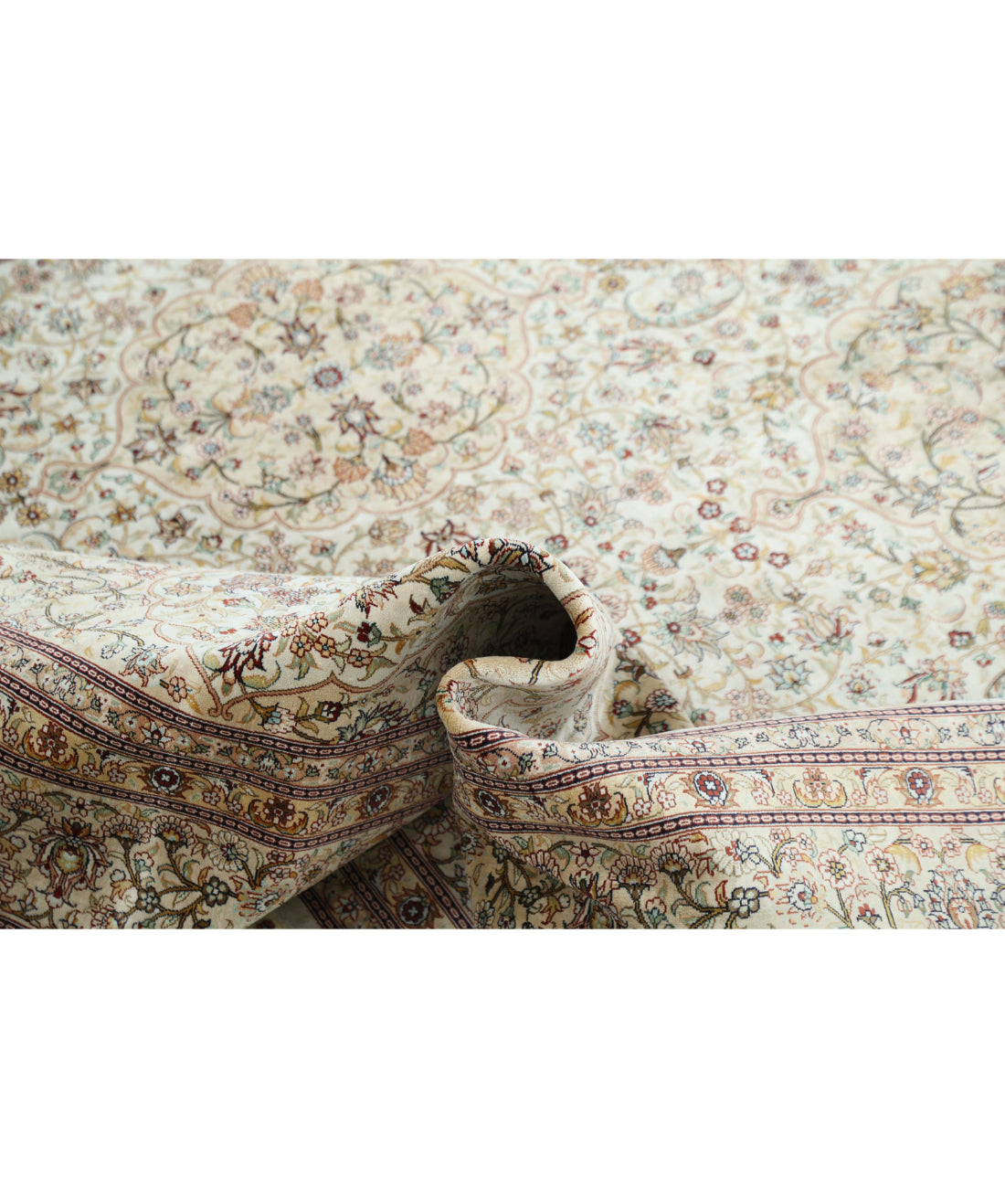 Hand Knotted Masterpiece Hereke Fine Silk Rug - 6'0'' x 9'0'' 6'0'' x 9'0'' (180 X 270) / Ivory / Red