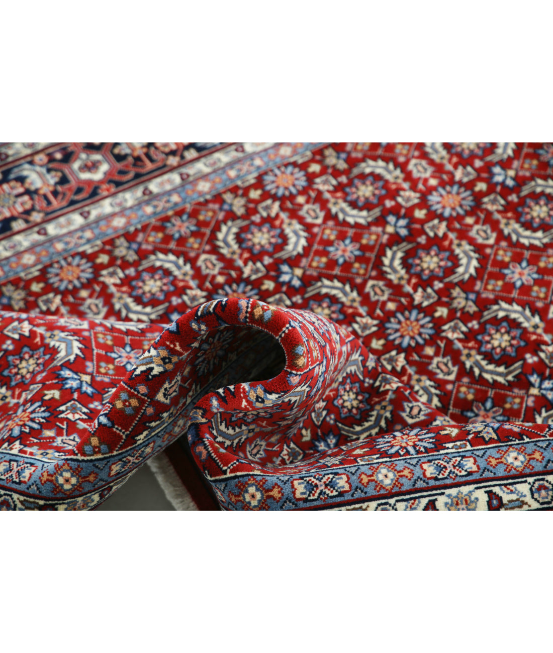 Hand Knotted Heritage Fine Persian Style Wool Rug - 4'11'' x 7'11'' 4' 11" X 7' 11" (150 X 241) / Red / Blue