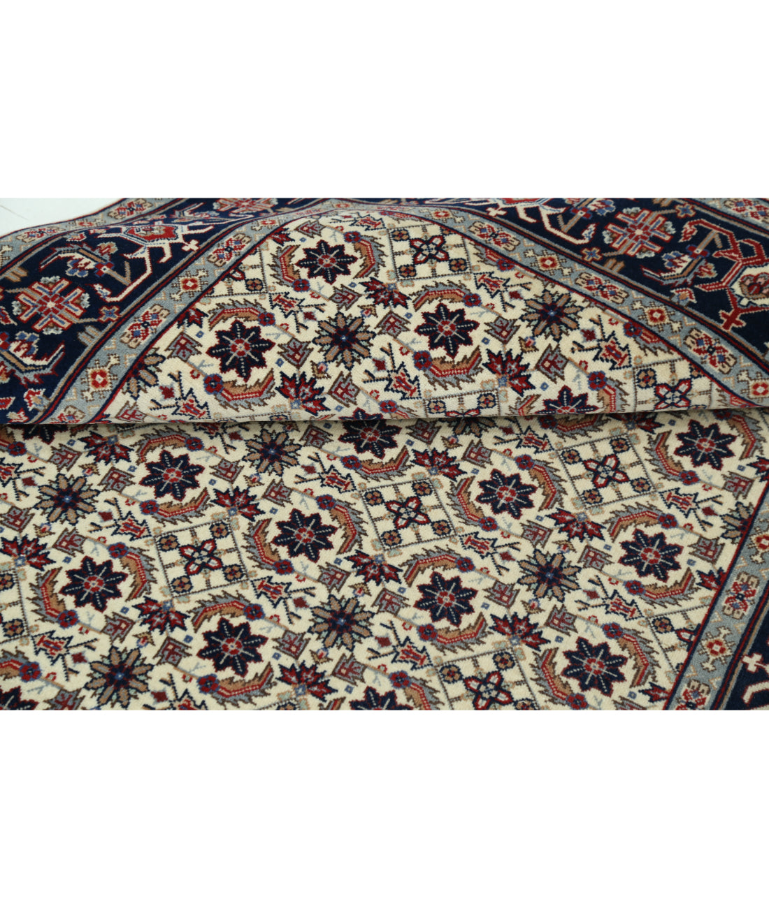 Hand Knotted Heritage Fine Persian Style Wool Rug - 4'0'' x 5'10'' 4' 0" X 5' 10" (122 X 178) / Ivory / Blue