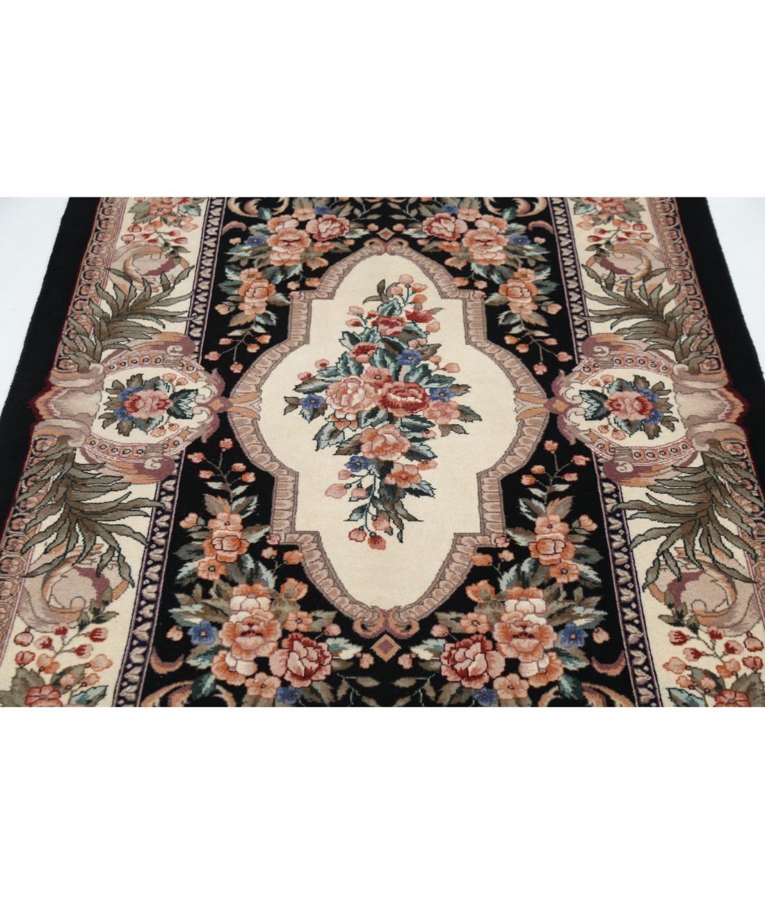 Hand Knotted Heritage Persian Style Wool Rug - 3'10'' x 5'10'' 3' 10" X 5' 10" (117 X 178) / Ivory / Black