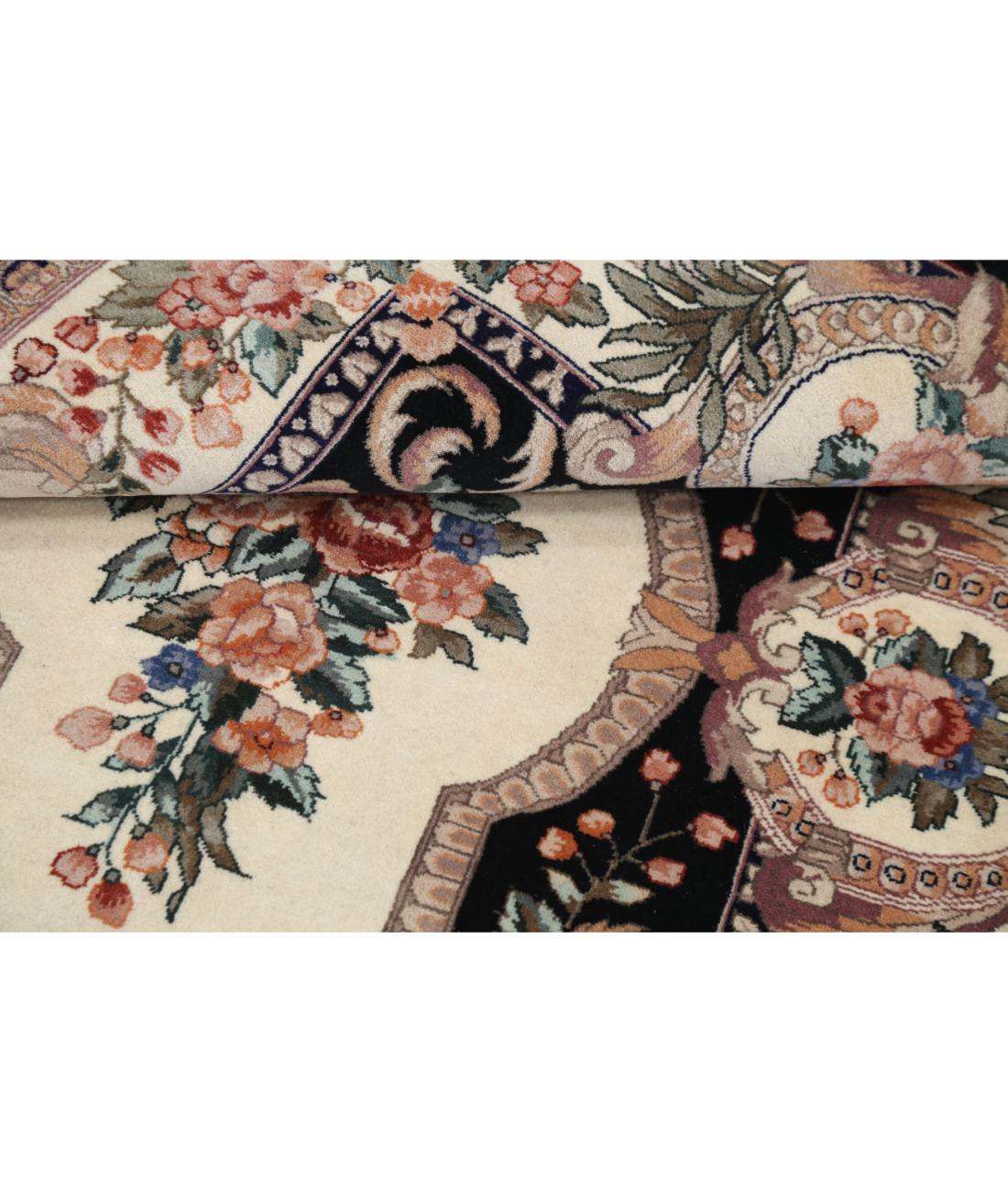 Hand Knotted Heritage Persian Style Wool Rug - 3'10'' x 5'10'' 3' 10" X 5' 10" (117 X 178) / Ivory / Black