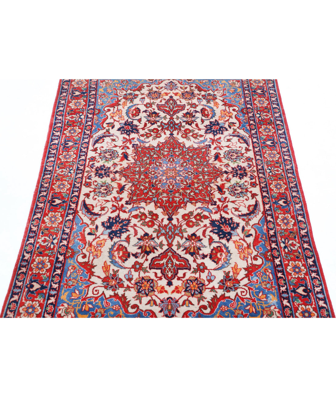 Hand Knotted Persian Isfahan Wool Rug - 3'3'' x 4'10'' 3'3'' x 4'10'' (98 X 145) / Ivory / Red