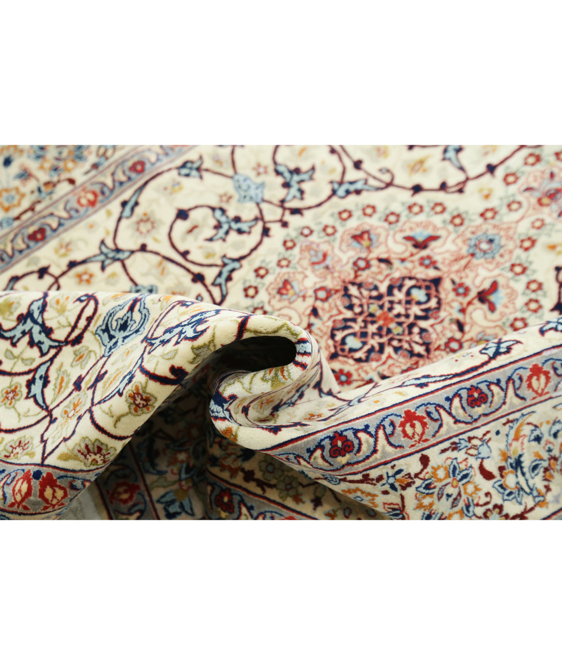 Hand Knotted Masterpiece Persian Isfahan Wool & Silk Rug - 3'7'' x 5'3'' 3'7'' x 5'3'' (108 X 158) / Ivory / Taupe