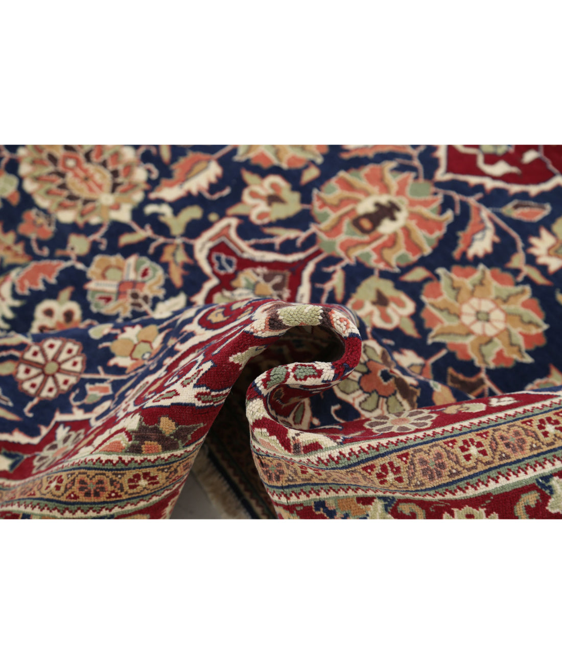 Hand Knotted Vintage Turkish Kayseri Wool Rug - 6'7'' x 9'11'' 6'7'' x 9'11'' (198 X 298) / Blue / Red