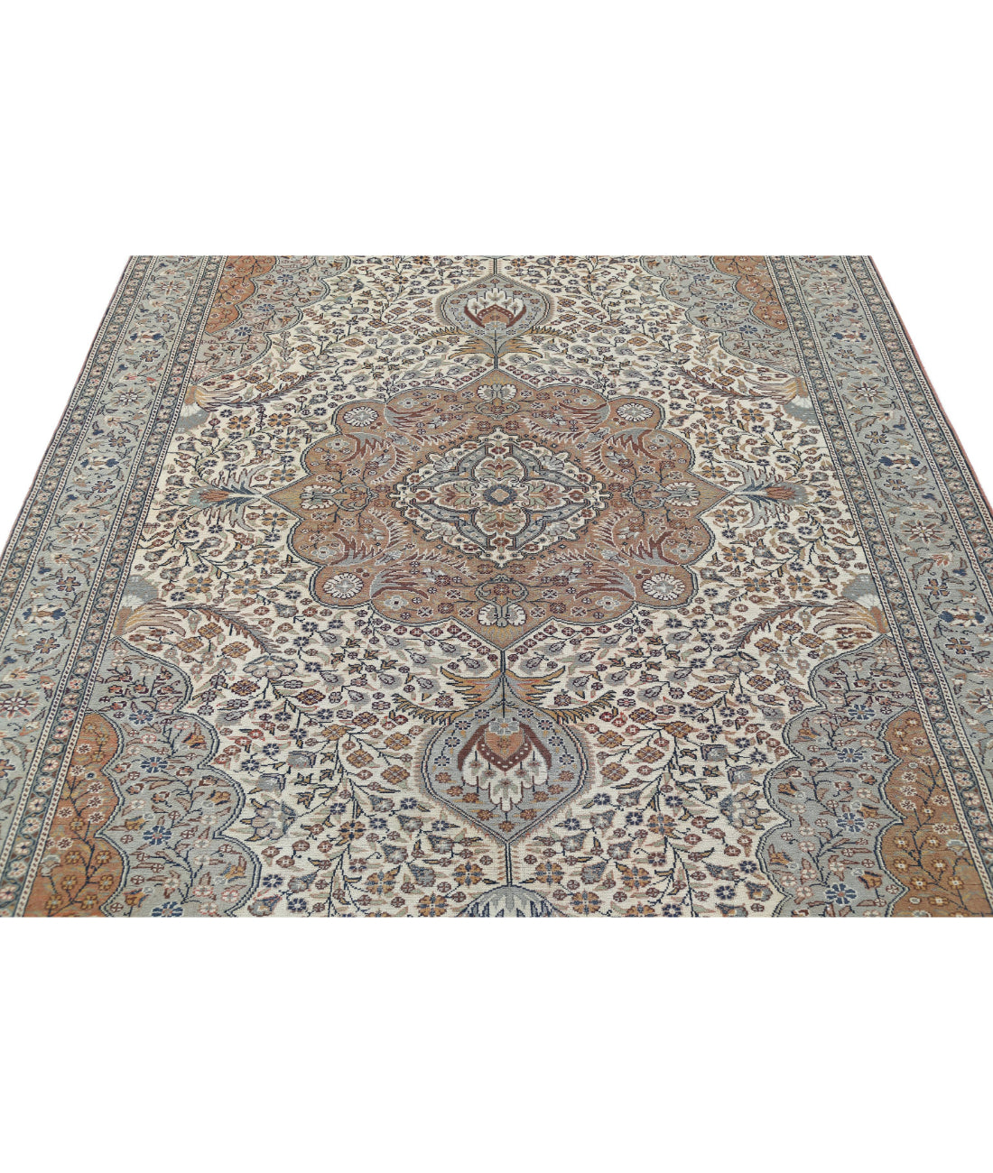 Hand Knotted Vintage Turkish Kayseri Wool Rug - 6'5'' x 9'7'' 6'5'' x 9'7'' (193 X 288) / Ivory / Grey