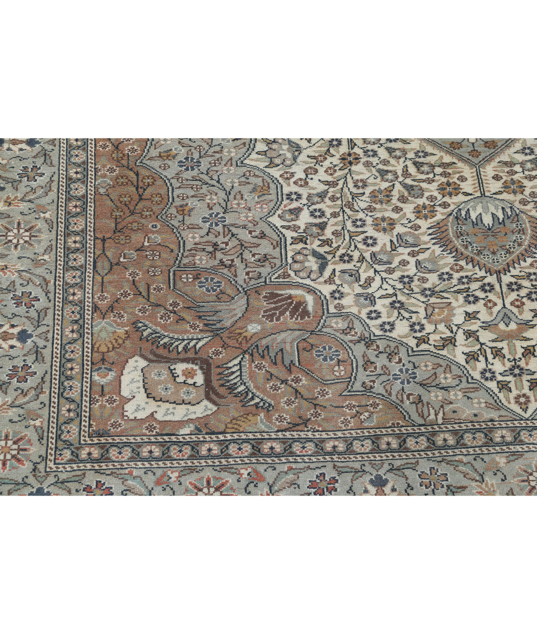Hand Knotted Vintage Turkish Kayseri Wool Rug - 6'5'' x 9'7'' 6'5'' x 9'7'' (193 X 288) / Ivory / Grey
