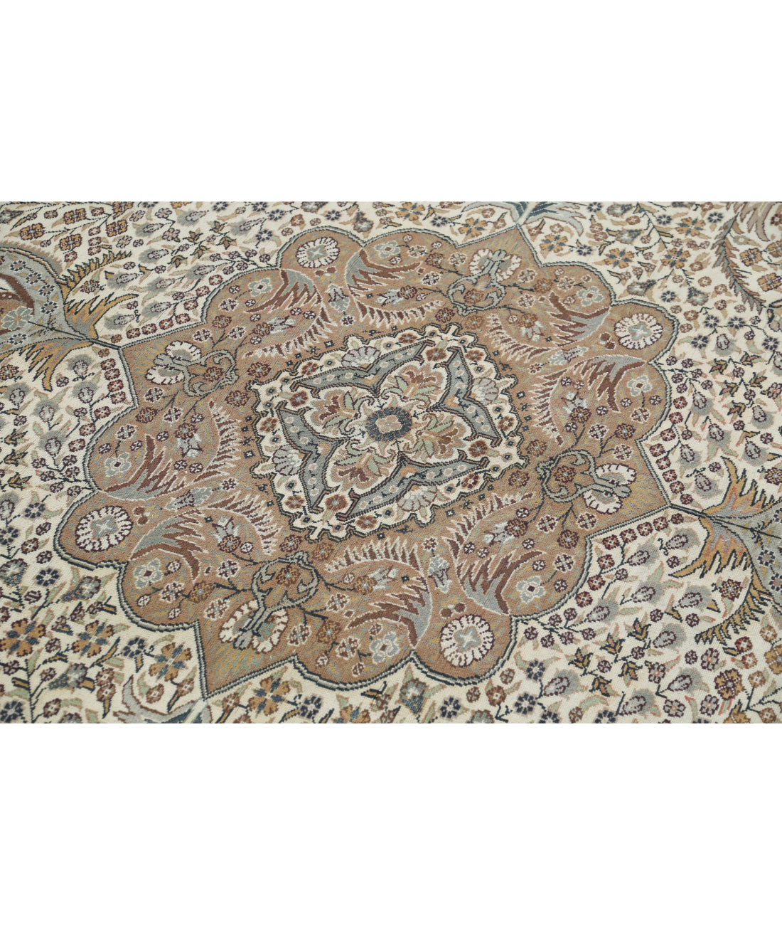 Hand Knotted Vintage Turkish Kayseri Wool Rug - 6'5'' x 9'7'' 6'5'' x 9'7'' (193 X 288) / Ivory / Grey