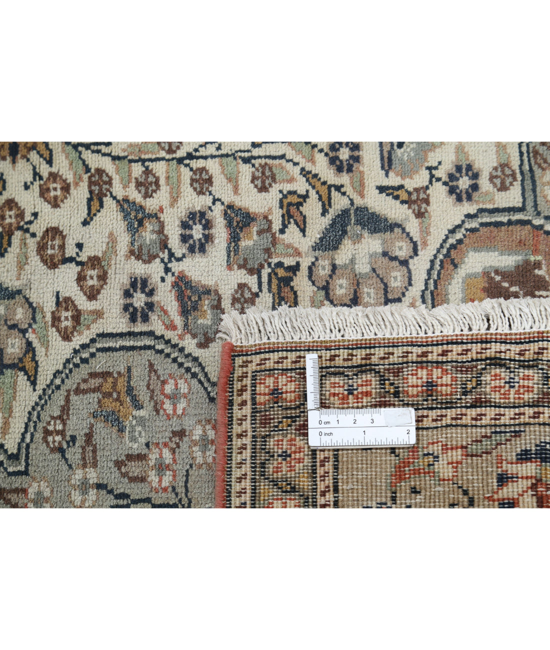 Hand Knotted Vintage Turkish Kayseri Wool Rug - 6'5'' x 9'7'' 6'5'' x 9'7'' (193 X 288) / Ivory / Grey