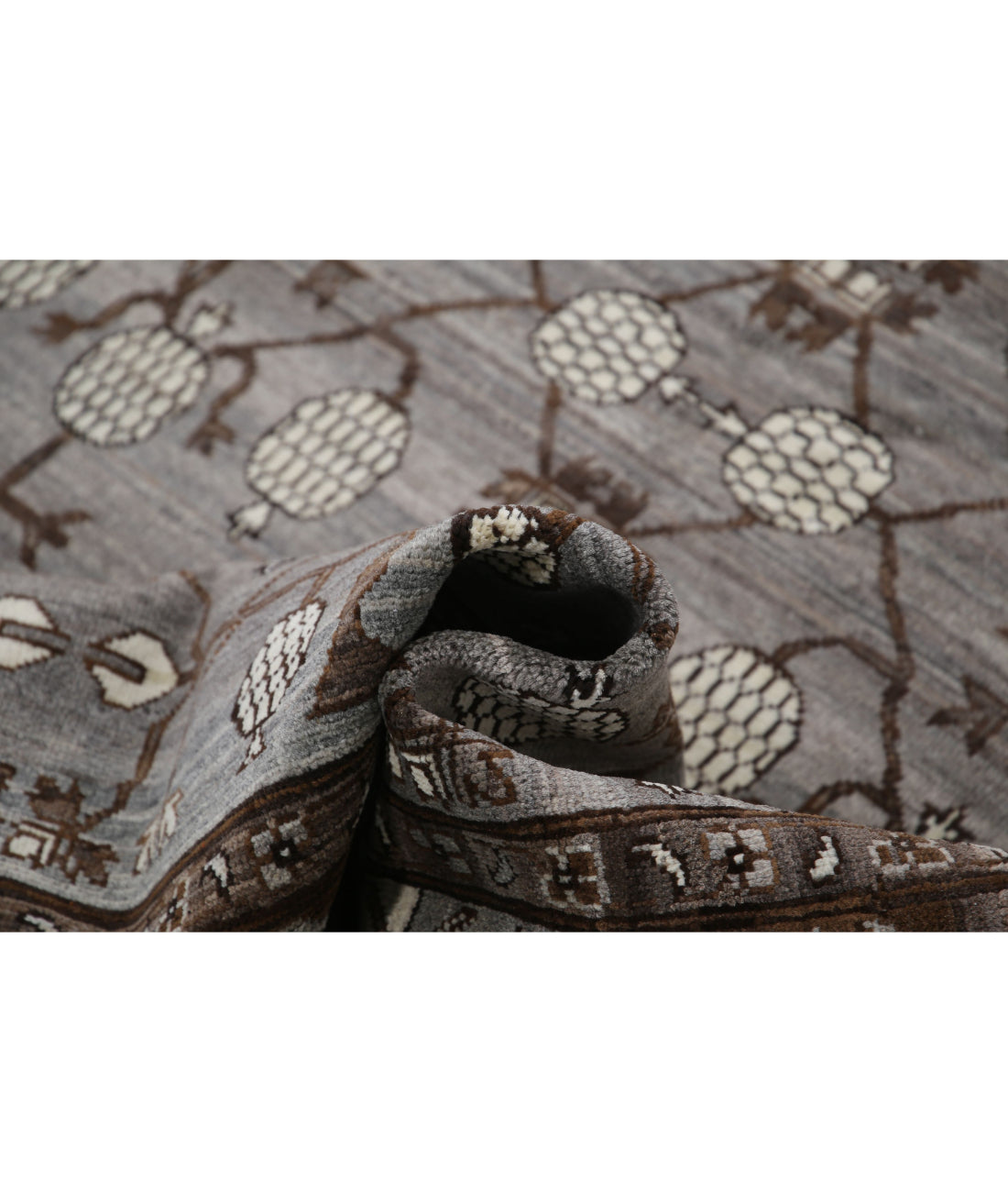 Hand Knotted Khotan Wool Rug - 5'6'' x 7'7'' 5'6'' x 7'7'' (165 X 228) / Grey / Ivory