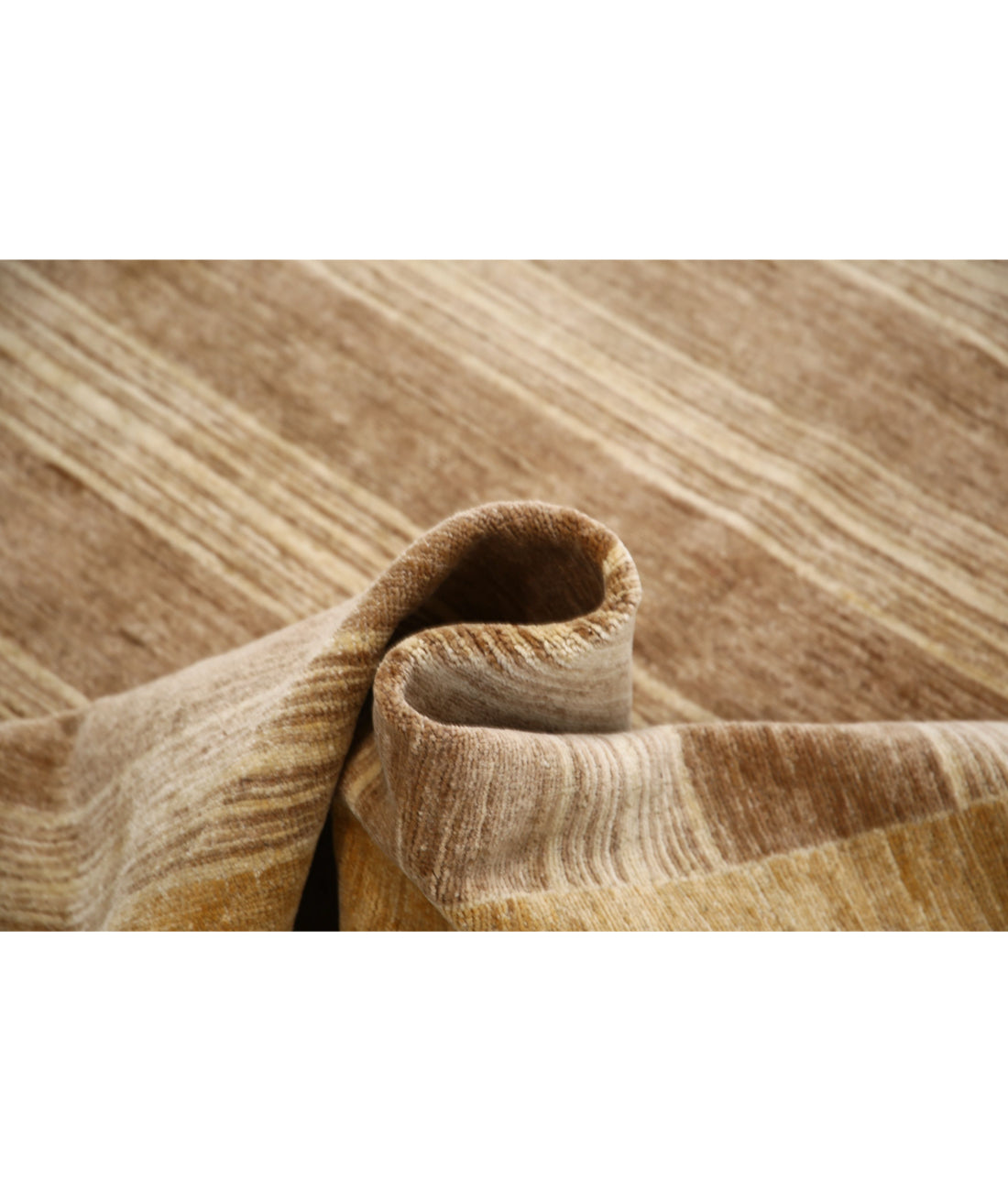 Hand Knotted Modcar Wool Rug - 5'0'' x 6'4'' 5'0'' x 6'4'' (150 X 190) / Brown / Gold