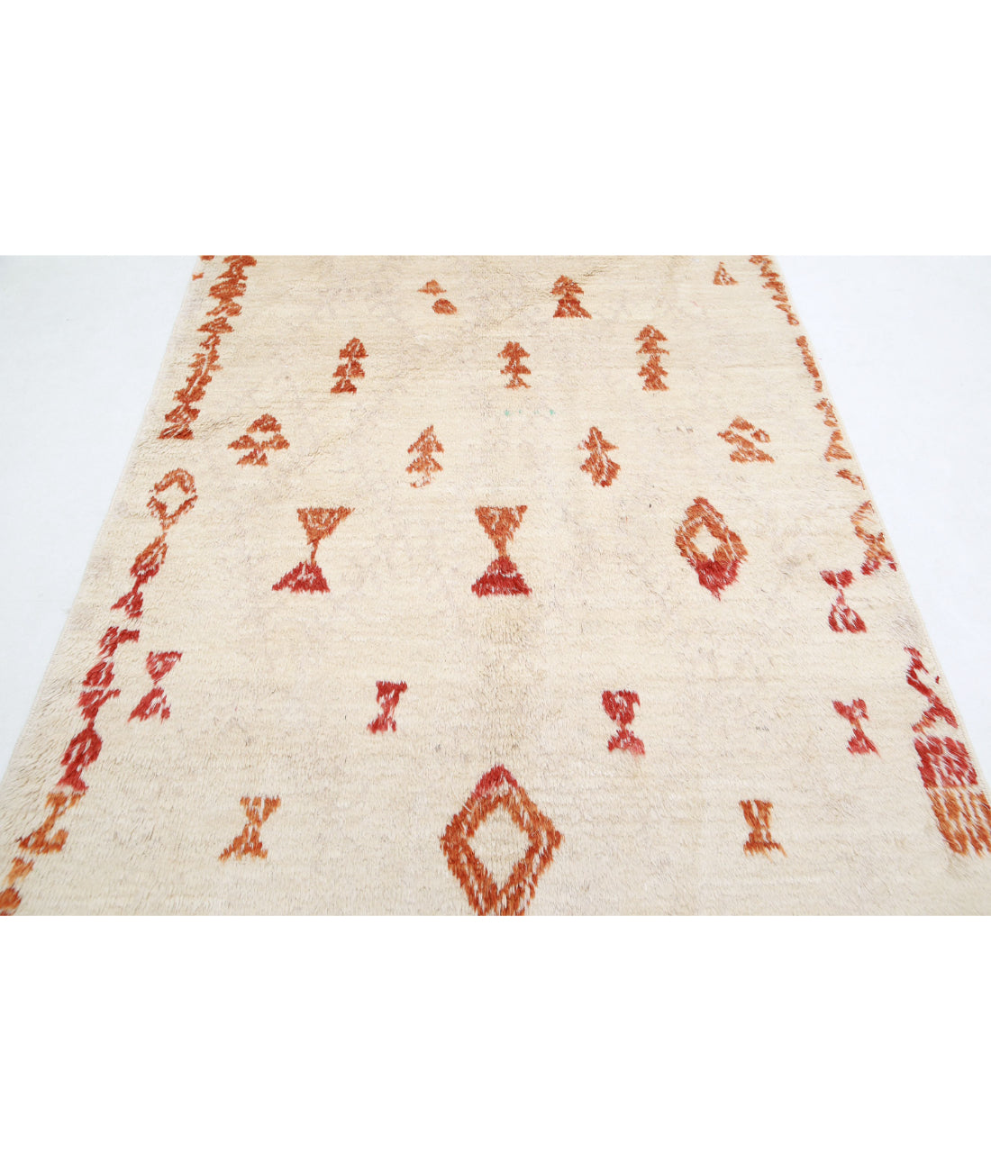 Hand Knotted Tribal Moroccan Wool Rug - 5'2'' x 7'10'' 5'2'' x 7'10'' (155 X 235) / Ivory / Red