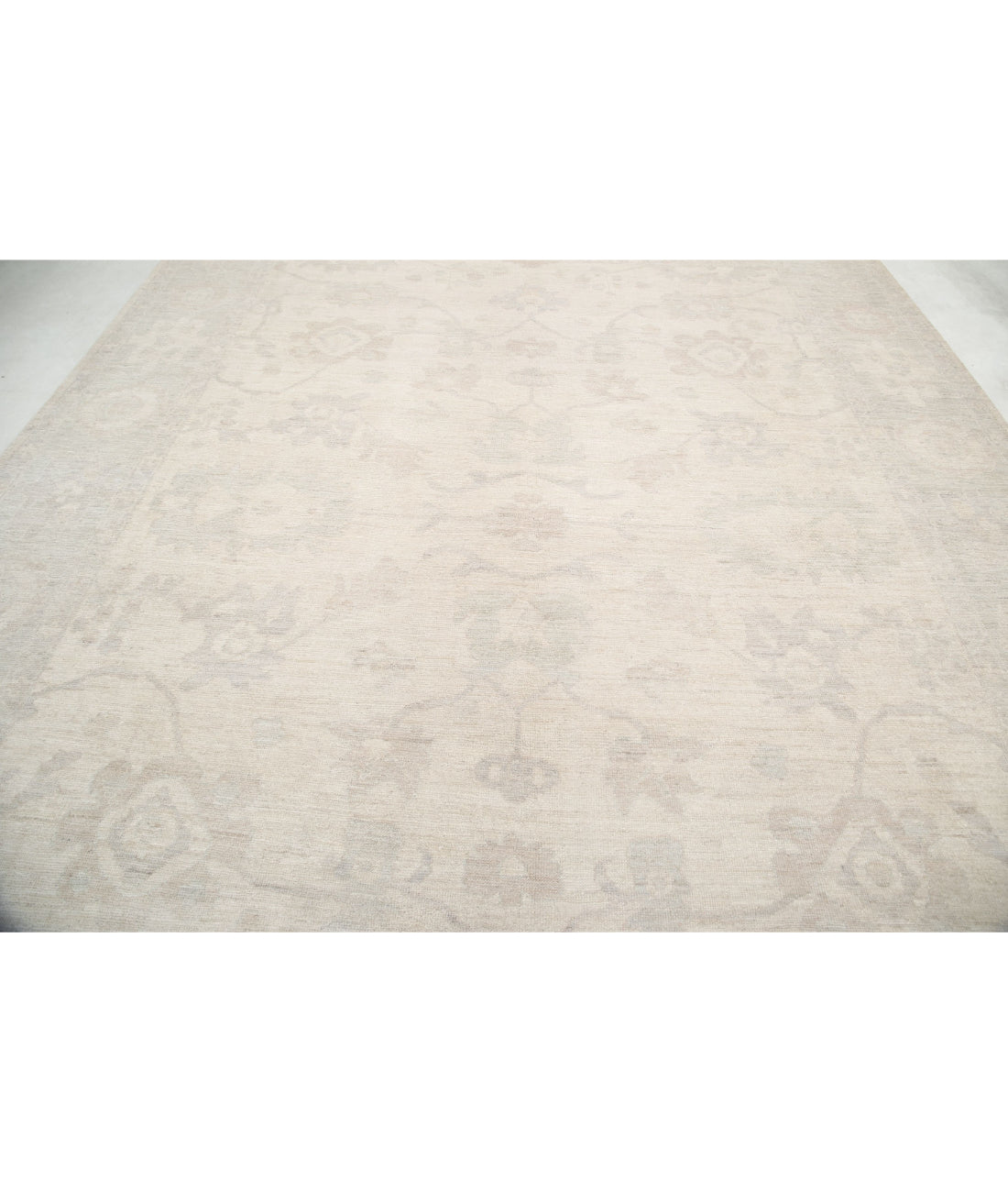 Hand Knotted Oushak Wool Rug - 9'11'' x 13'1'' 9'11'' x 13'1'' (298 X 393) / Ivory / Grey
