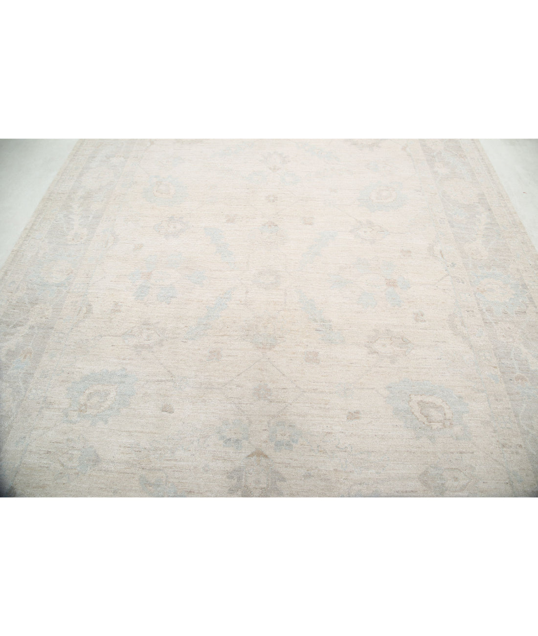 Hand Knotted Oushak Wool Rug - 8'1'' x 10'0'' 8'1'' x 10'0'' (243 X 300) / Ivory / Grey