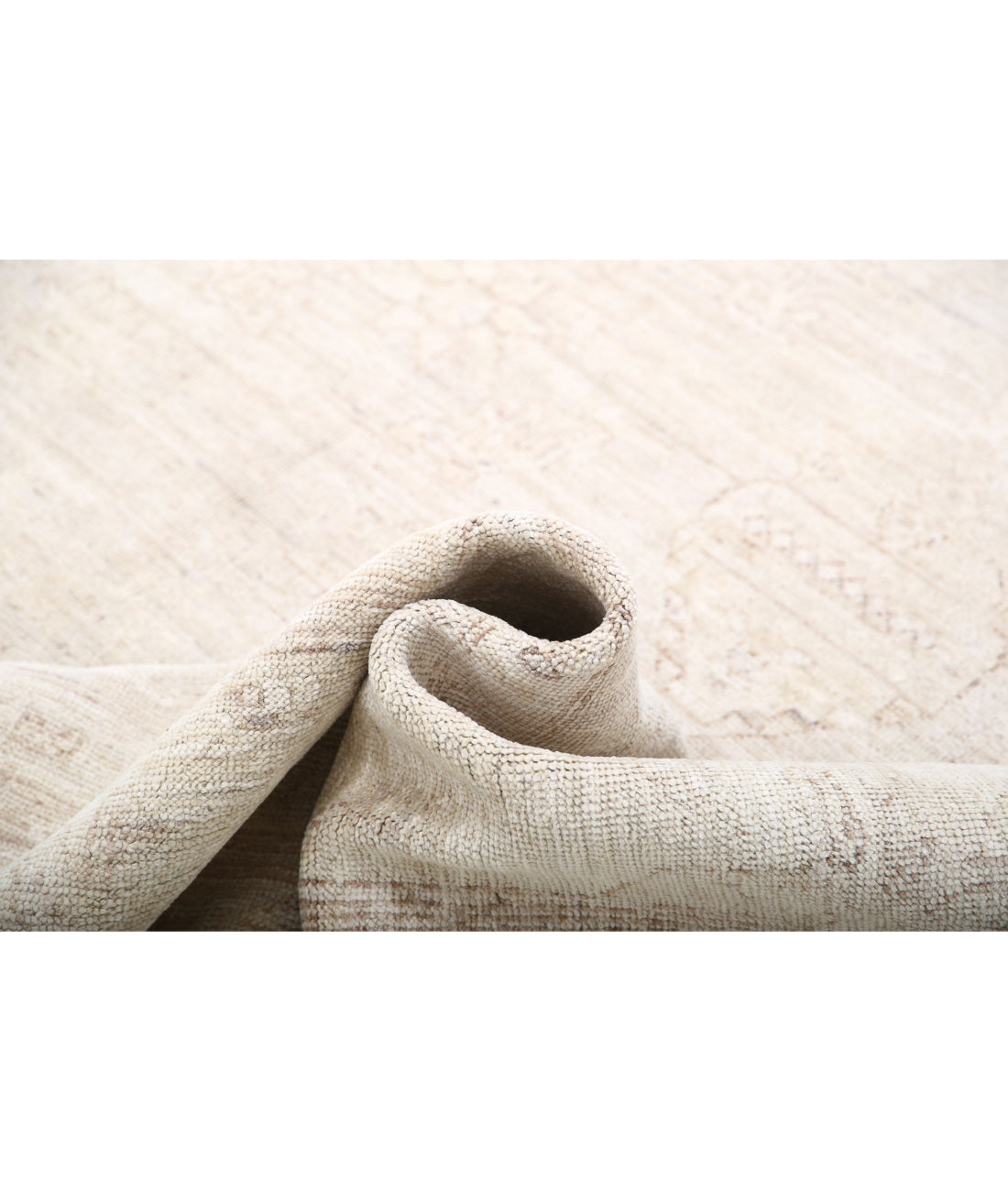 Hand Knotted Oushak Wool Rug - 8'0'' x 9'11'' 8'0'' x 9'11'' (240 X 298) / Ivory / Taupe
