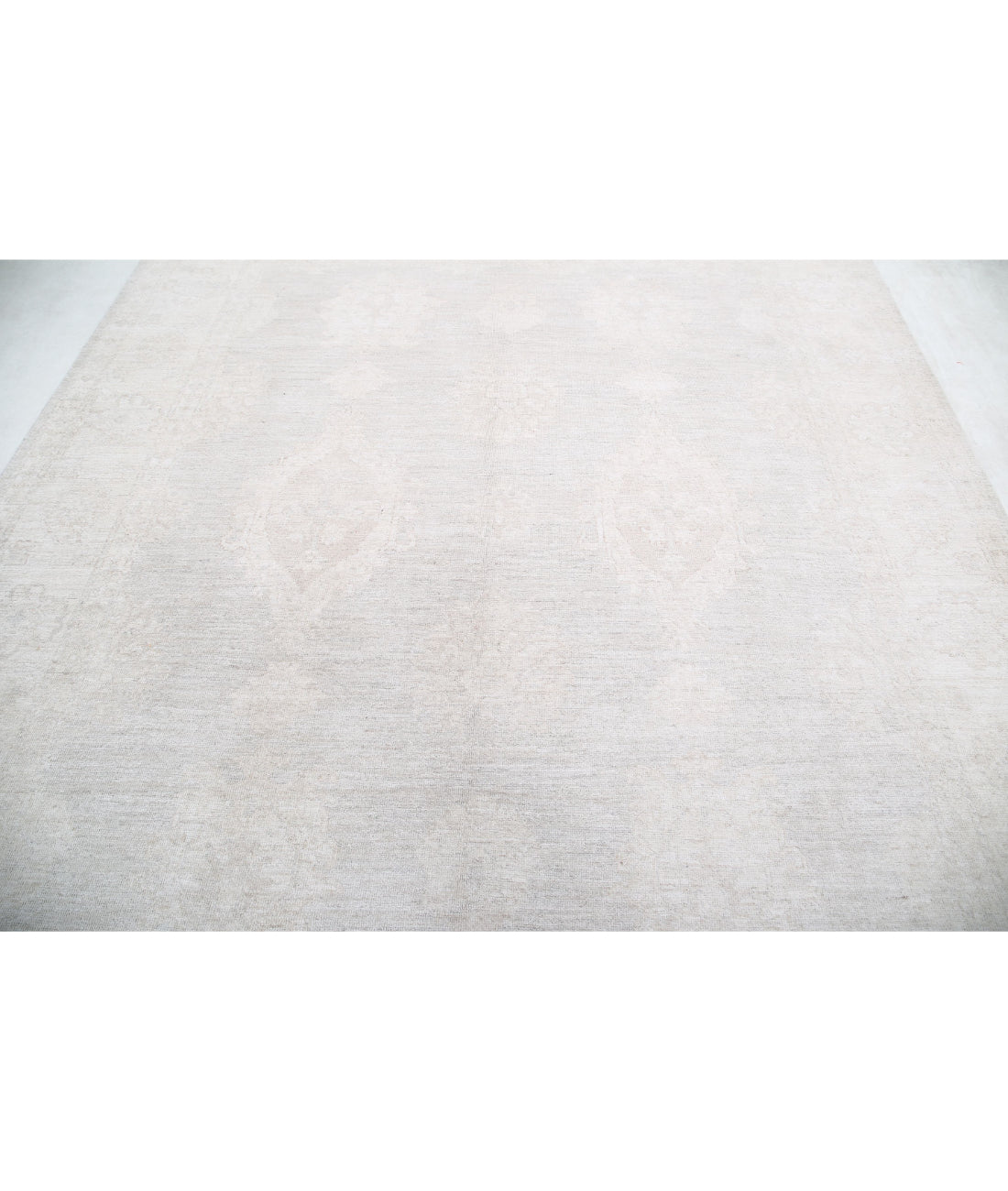 Hand Knotted Oushak Wool Rug - 7'10'' x 9'0'' 7'10'' x 9'0'' (235 X 270) / Grey / Ivory