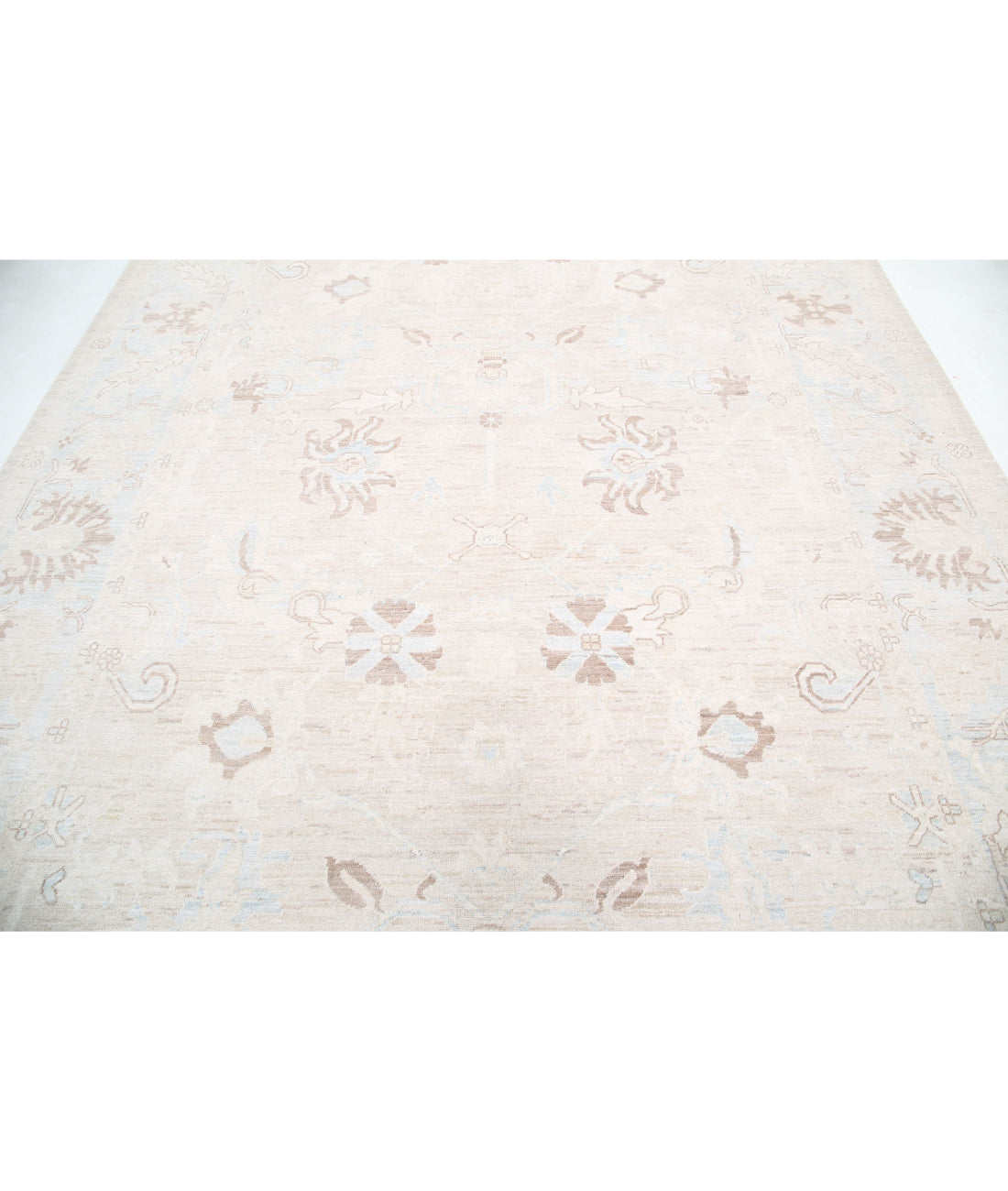 Hand Knotted Oushak Wool Rug - 8'8'' x 11'7'' 8'8'' x 11'7'' (260 X 348) / Ivory / Blue