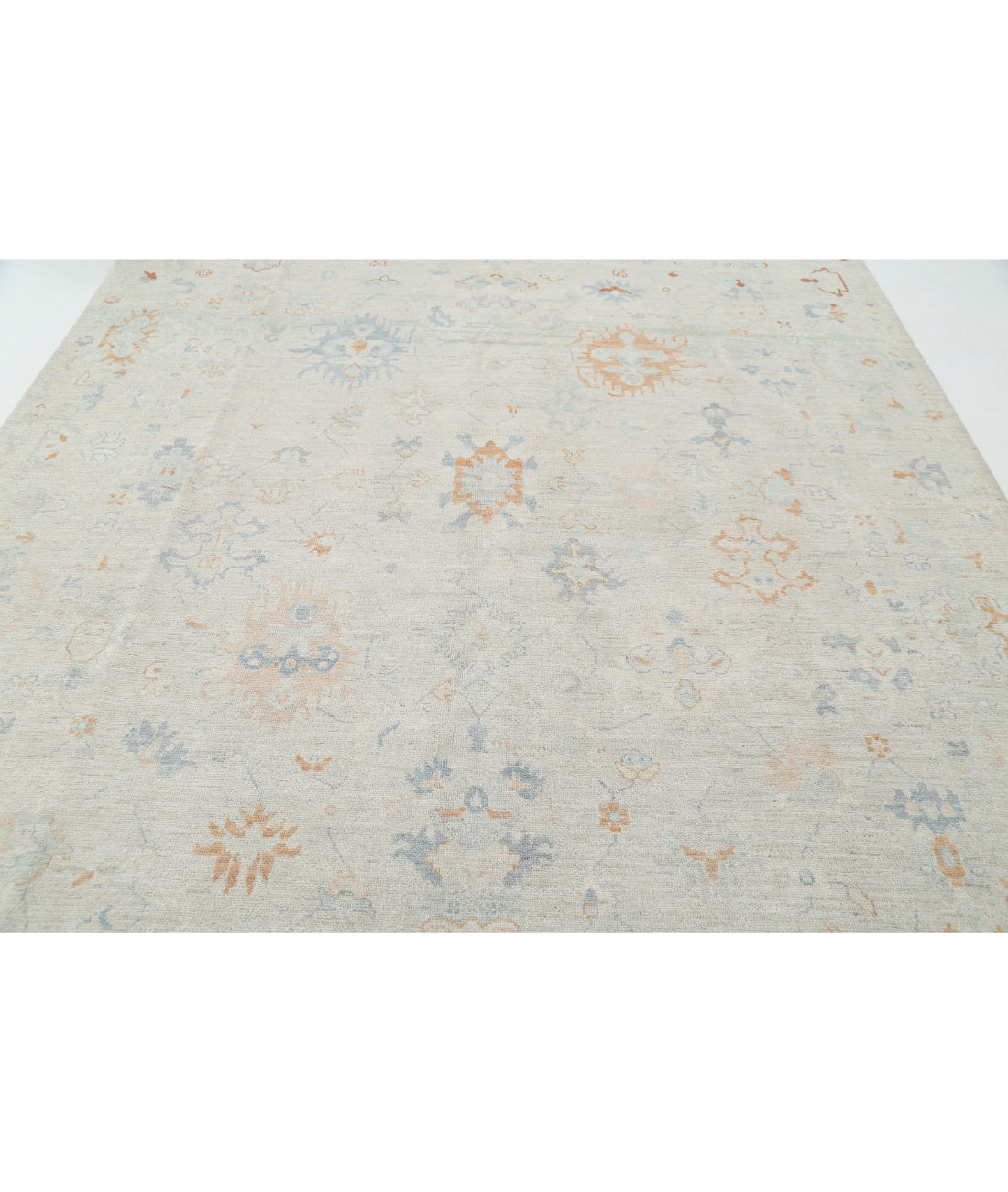 Hand Knotted Oushak Wool Rug - 8'1'' x 10'2'' 8'1'' x 10'2'' (243 X 305) / Silver / Silver