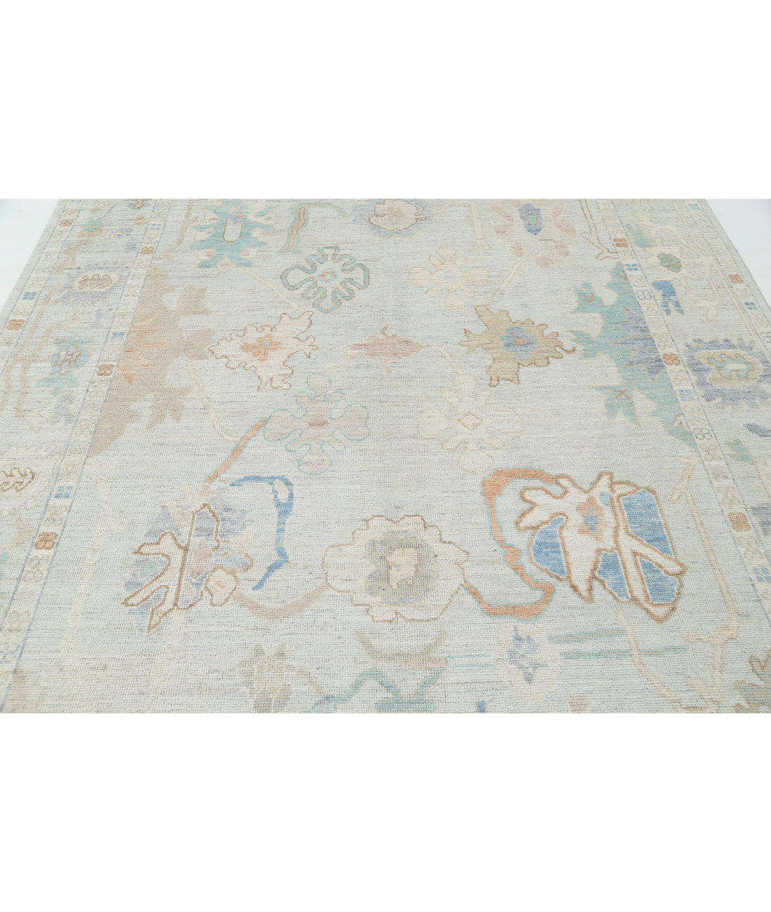 Hand Knotted Oushak Wool Rug - 7'8'' x 10'0'' 7'8'' x 10'0'' (230 X 300) / Silver / Ivory