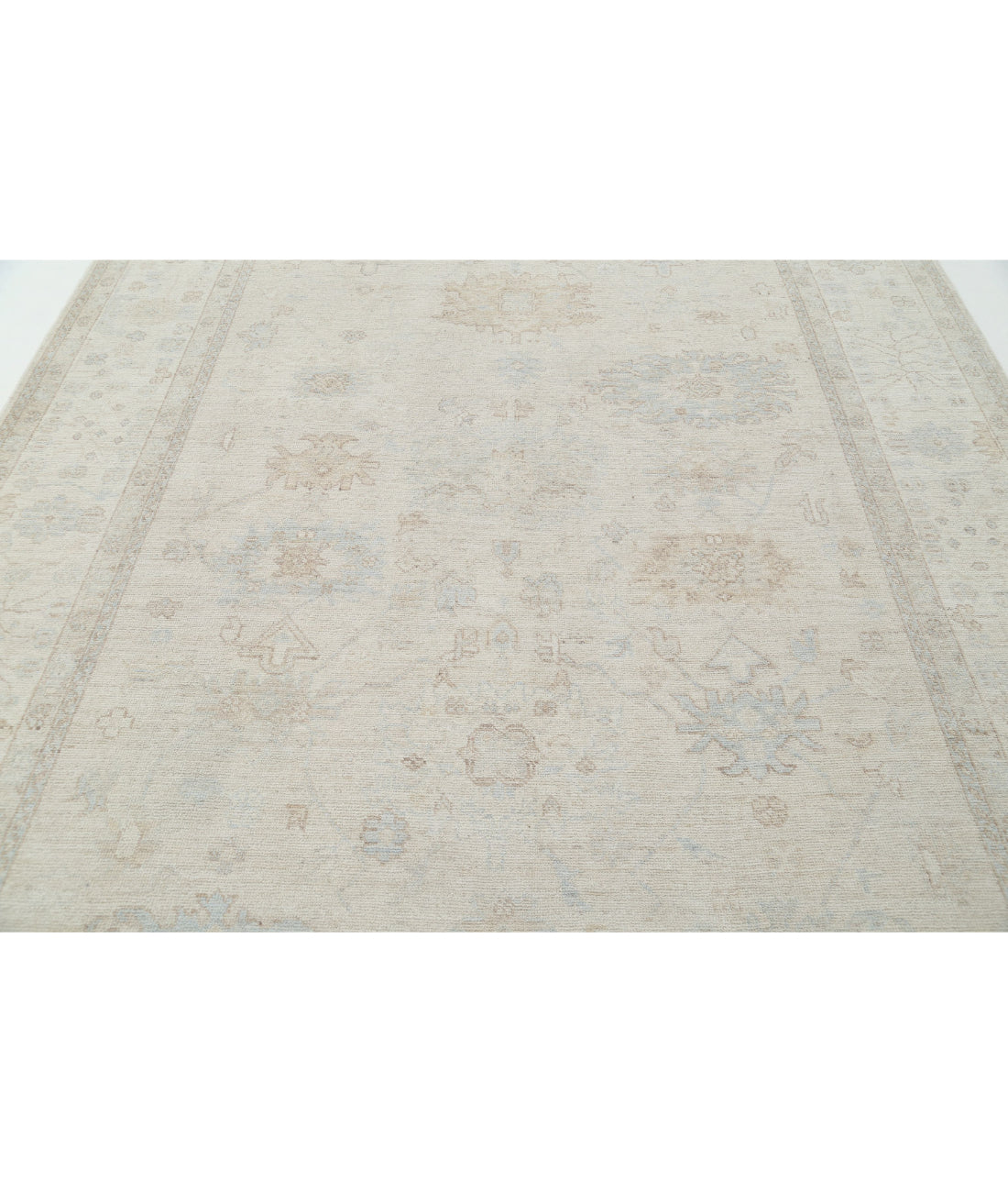Hand Knotted Oushak Wool Rug - 8'0'' x 11'0'' 8'0'' x 11'0'' (240 X 330) / Silver / Ivory