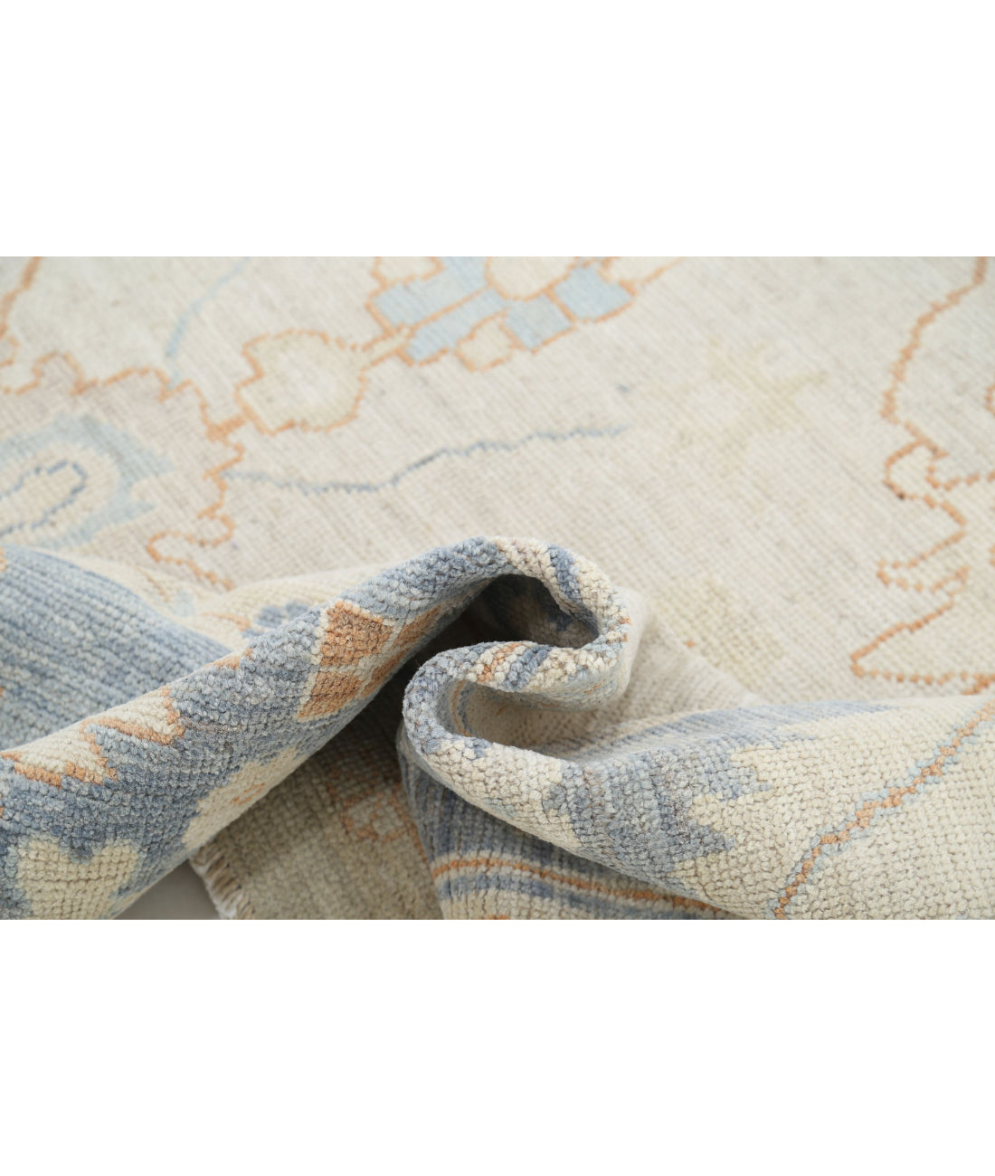 Hand Knotted Oushak Wool Rug - 7'10'' x 10'0'' 7'10'' x 10'0'' (235 X 300) / Ivory / Grey