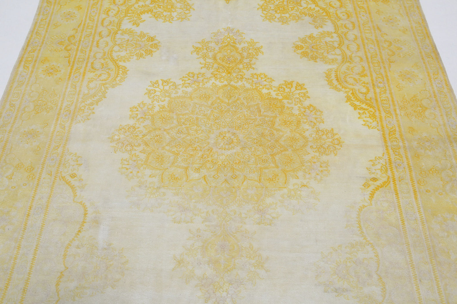 Hand Knotted Masterpiece Oriental Qum Silk Rug - 5'1'' x 7'10''