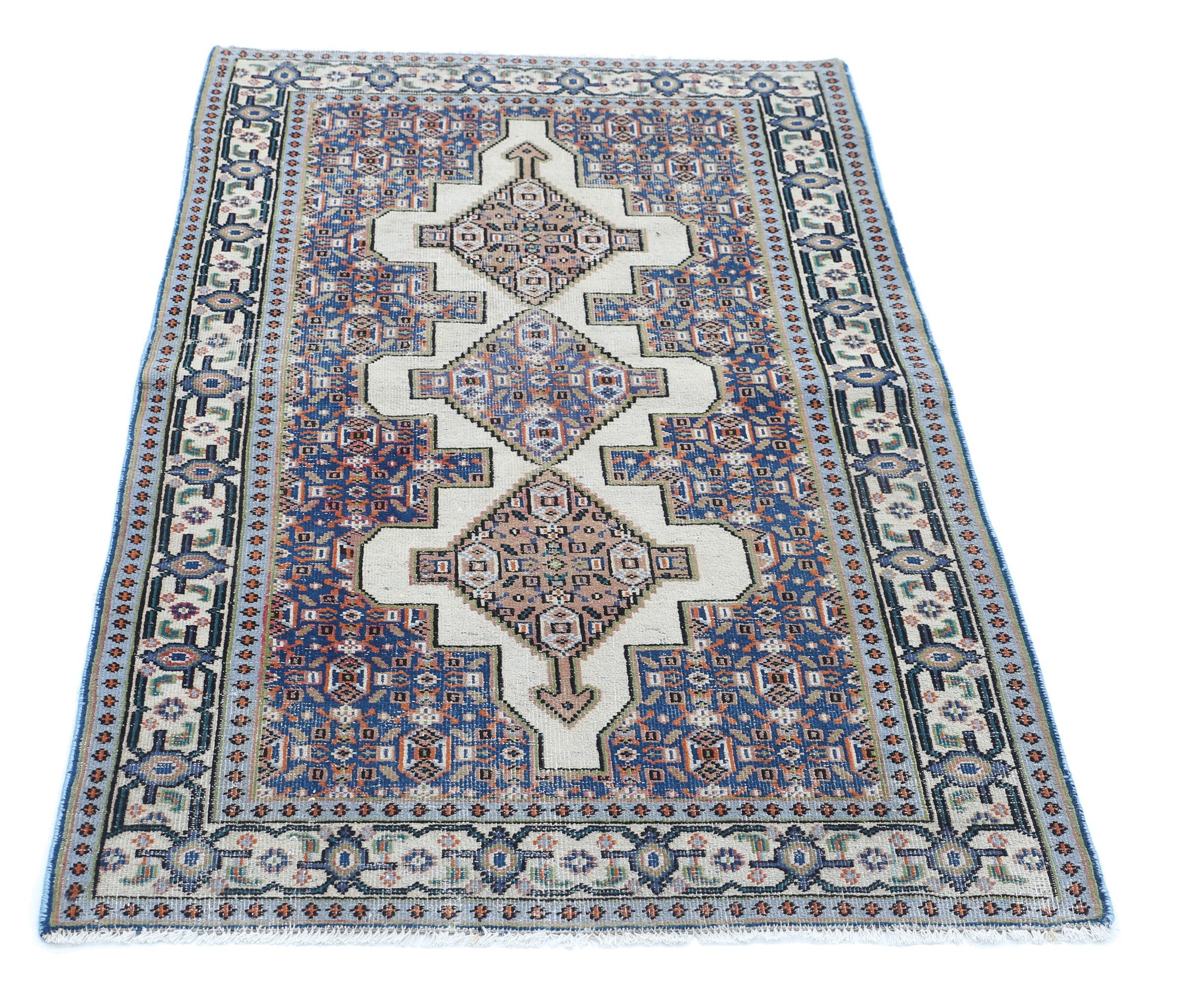 hand-knotted-shiraz-wool-rug-5019054-3.jpg