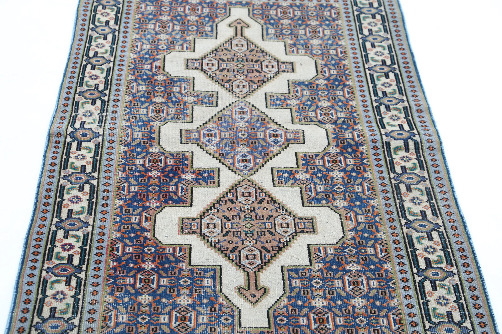 hand-knotted-shiraz-wool-rug-5019054-4.jpg
