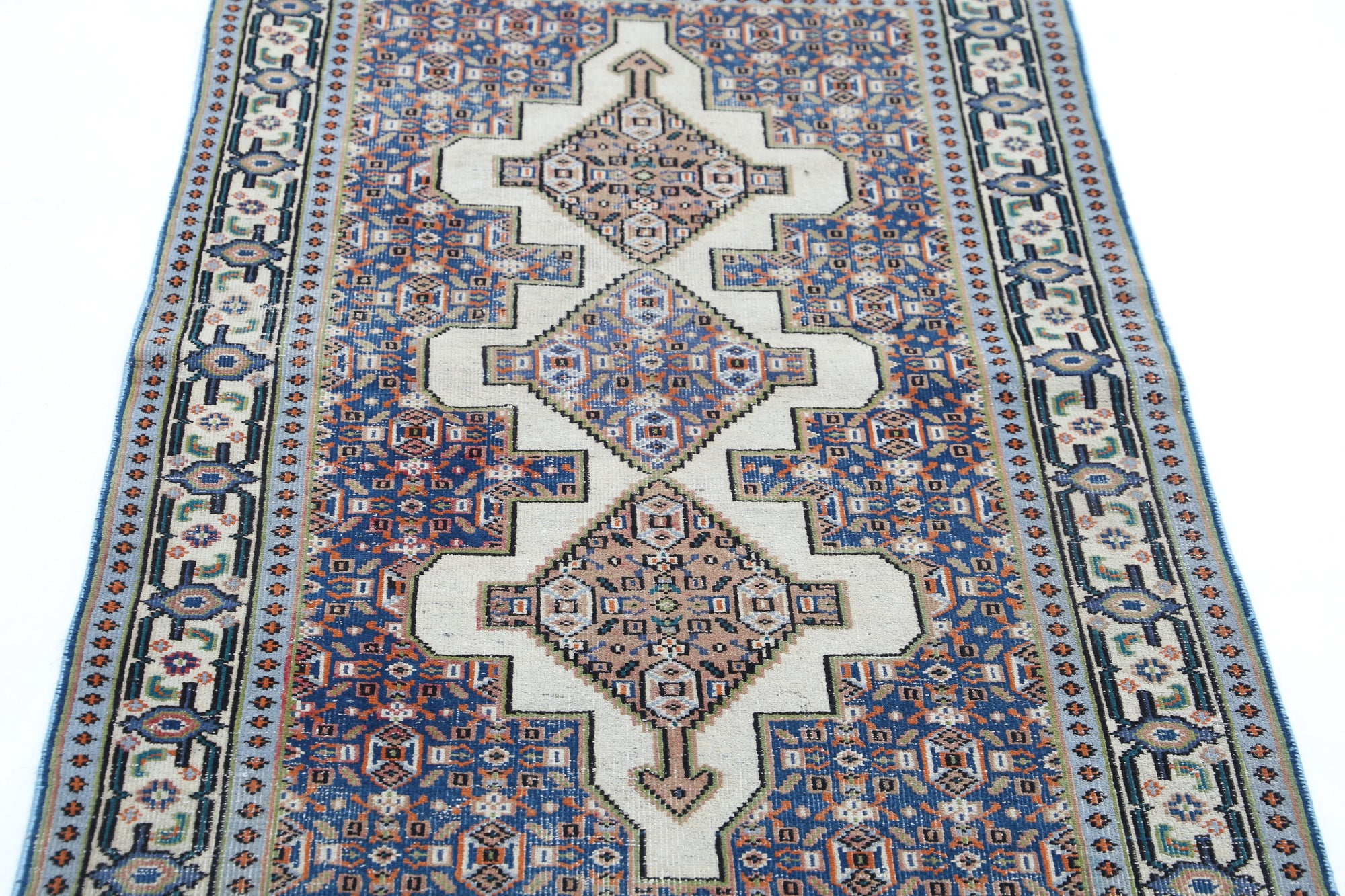 hand-knotted-shiraz-wool-rug-5019054-4.jpg