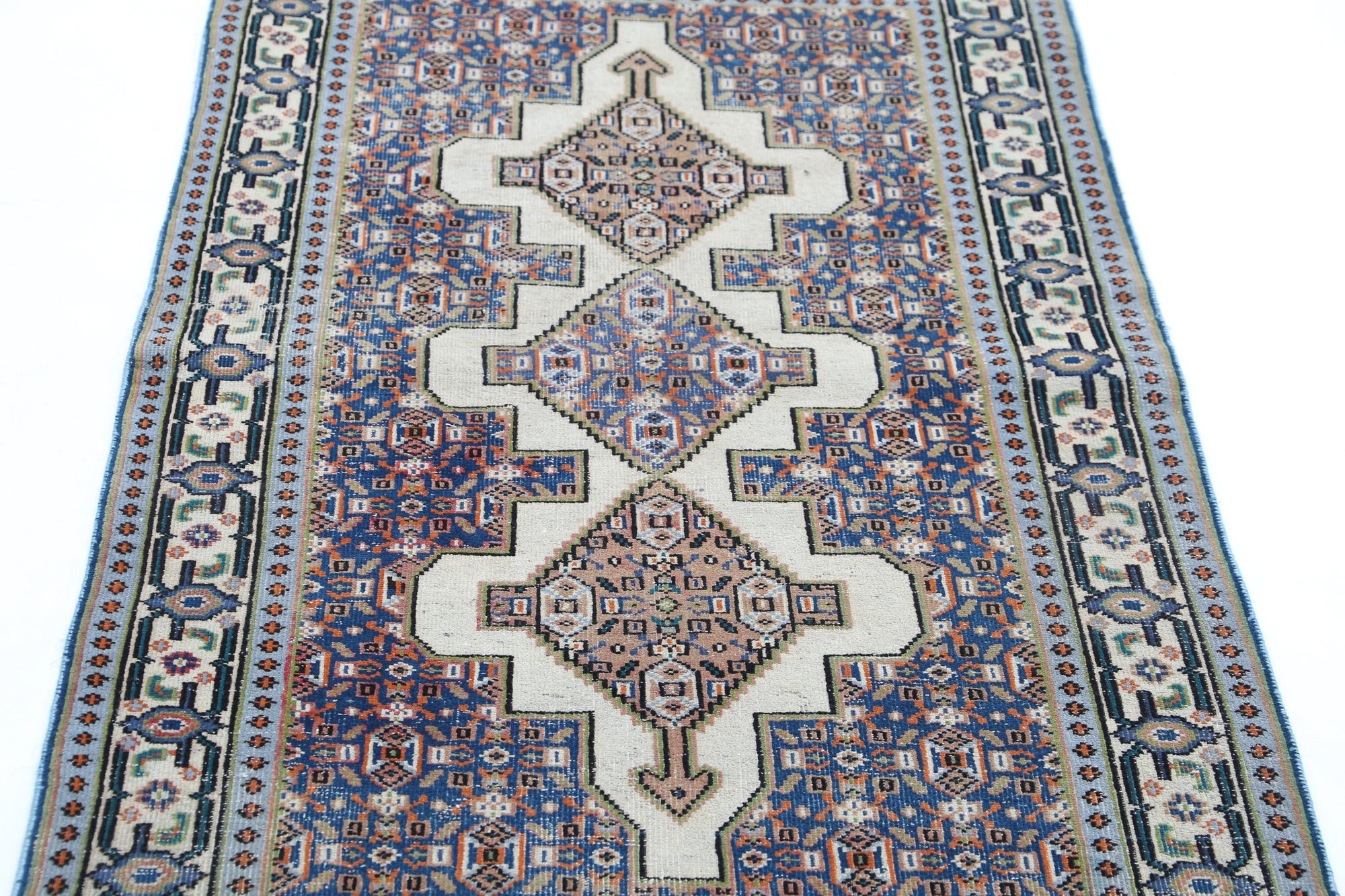 hand-knotted-shiraz-wool-rug-5019054-4.jpg