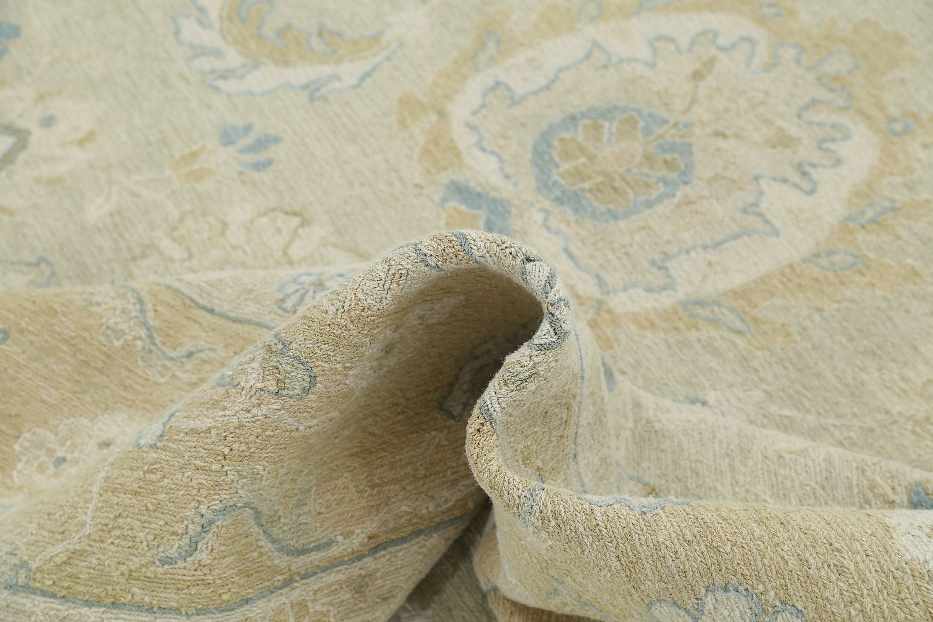 Hand Woven Serenity Sumak Wool Rug - 8'2'' x 10'11''